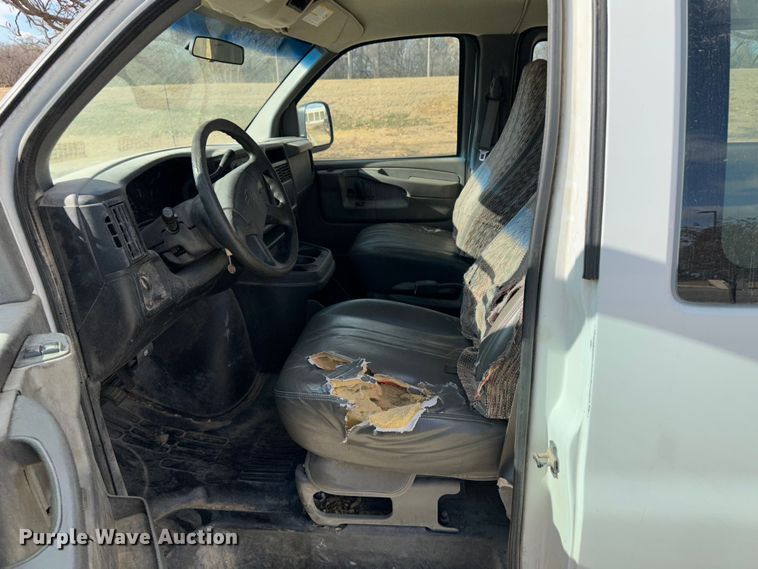 image for item JD9799 2003 Chevrolet Express 1500  van