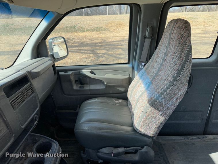 image for item JD9799 2003 Chevrolet Express 1500  van