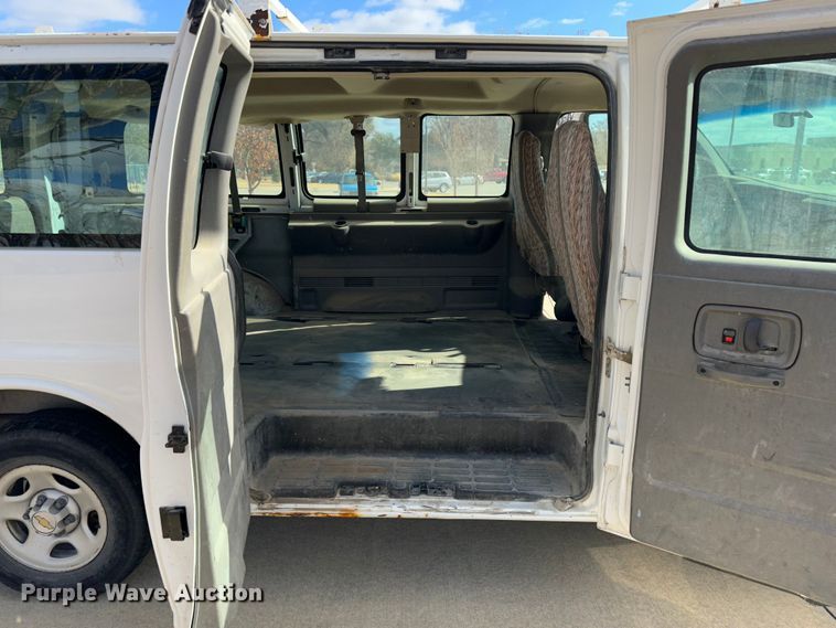 image for item JD9799 2003 Chevrolet Express 1500  van