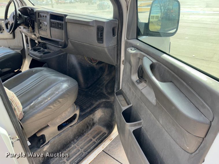 image for item JD9799 2003 Chevrolet Express 1500  van