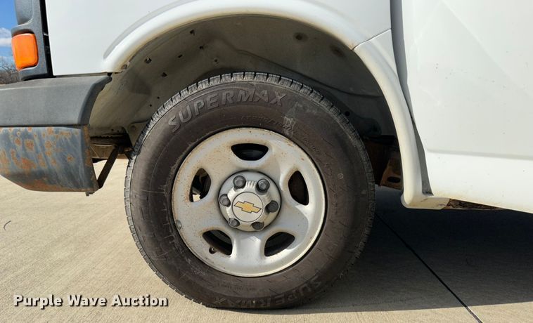 image for item JD9799 2003 Chevrolet Express 1500  van