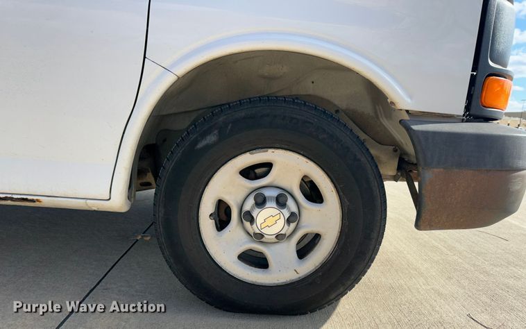 image for item JD9799 2003 Chevrolet Express 1500  van