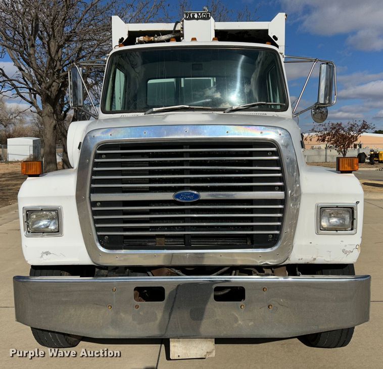 image for item JD9800 1993 Ford L8000  refuse truck