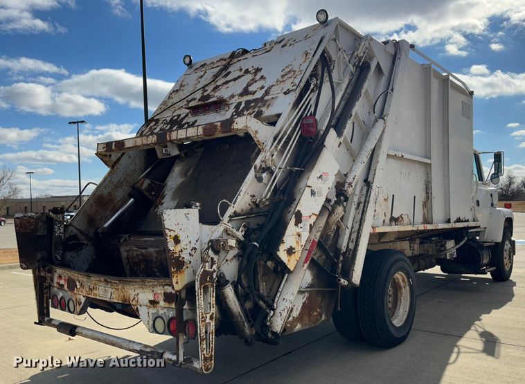 image for item JD9800 1993 Ford L8000  refuse truck