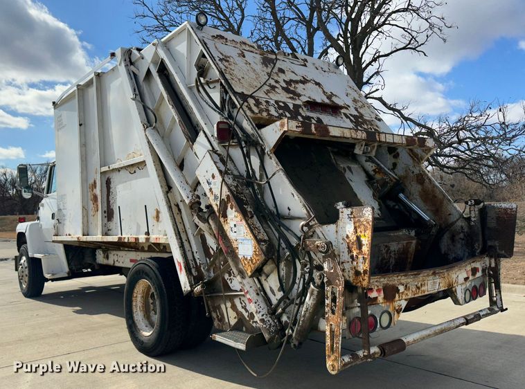 image for item JD9800 1993 Ford L8000  refuse truck