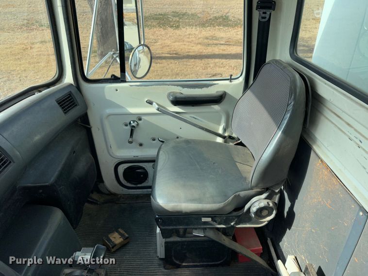 image for item JD9800 1993 Ford L8000  refuse truck