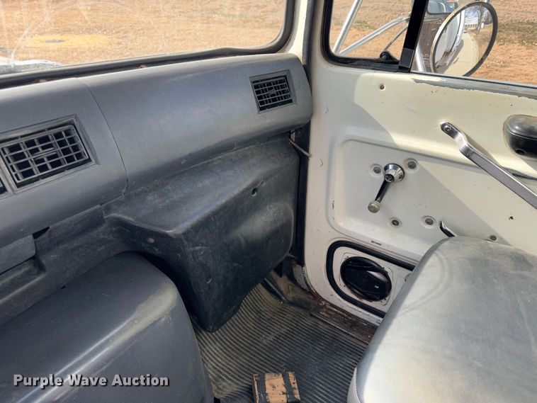 image for item JD9800 1993 Ford L8000  refuse truck