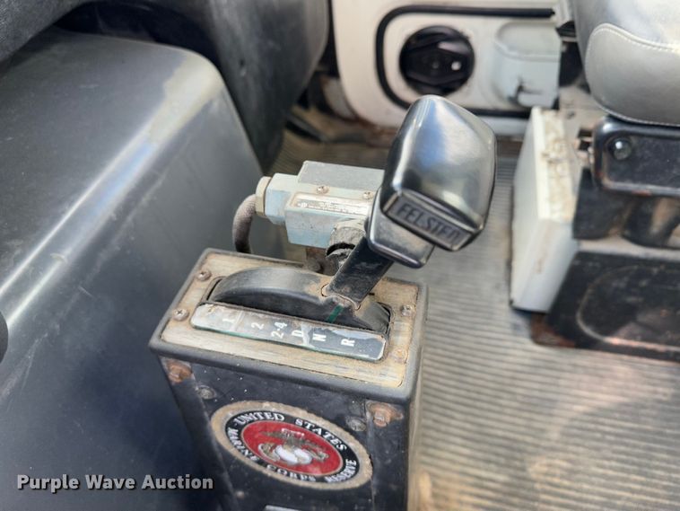 image for item JD9800 1993 Ford L8000  refuse truck