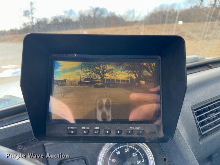 image for item JD9800 1993 Ford L8000  refuse truck