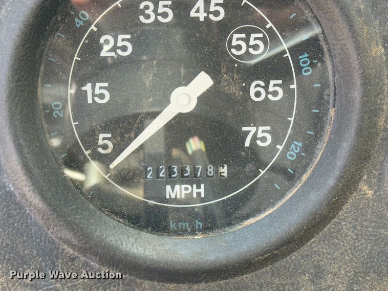 image for item JD9800 1993 Ford L8000  refuse truck