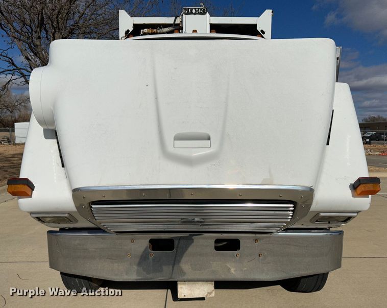 image for item JD9800 1993 Ford L8000  refuse truck