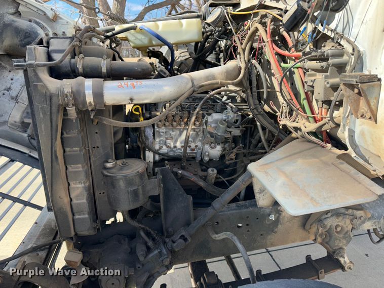 image for item JD9800 1993 Ford L8000  refuse truck