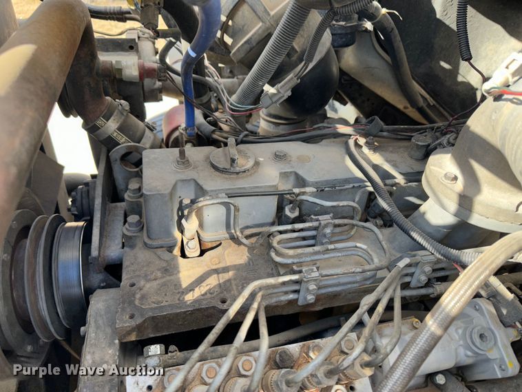 image for item JD9800 1993 Ford L8000  refuse truck