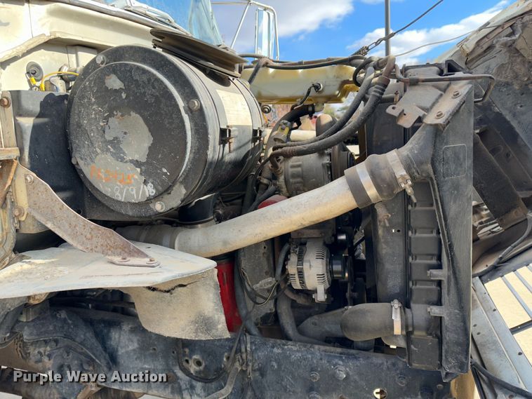 image for item JD9800 1993 Ford L8000  refuse truck