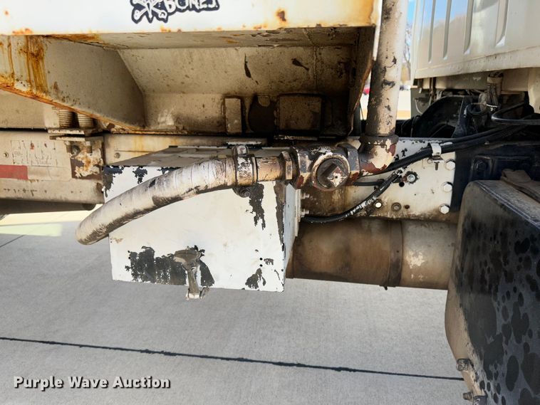 image for item JD9800 1993 Ford L8000  refuse truck