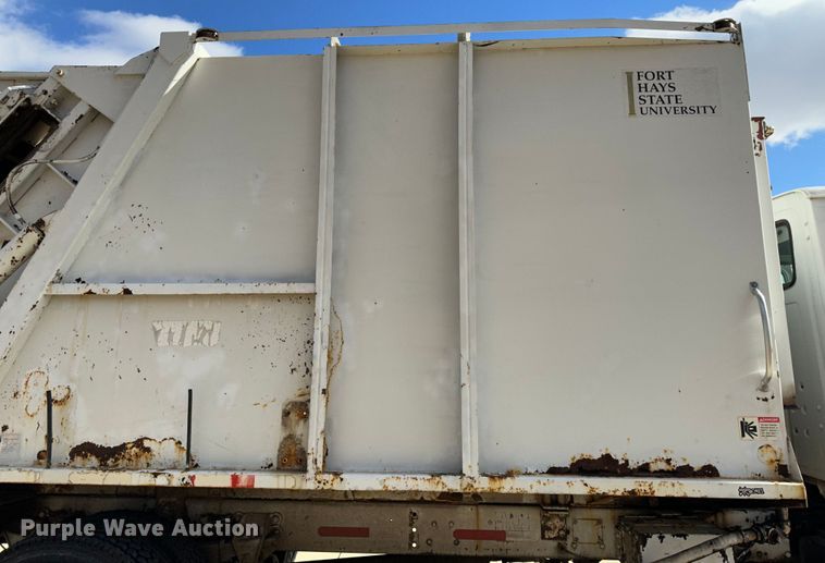 image for item JD9800 1993 Ford L8000  refuse truck