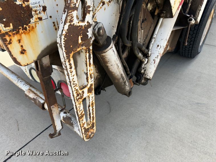 image for item JD9800 1993 Ford L8000  refuse truck