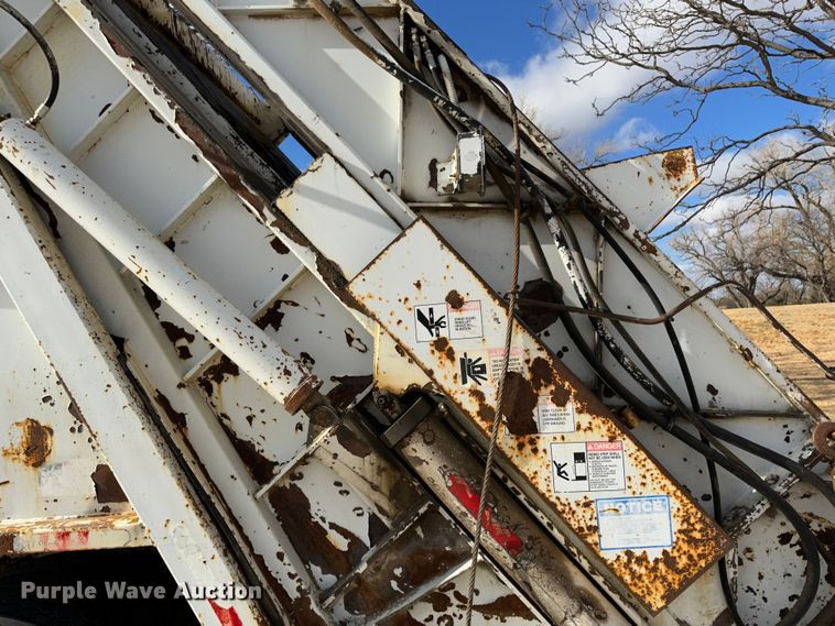 image for item JD9800 1993 Ford L8000  refuse truck