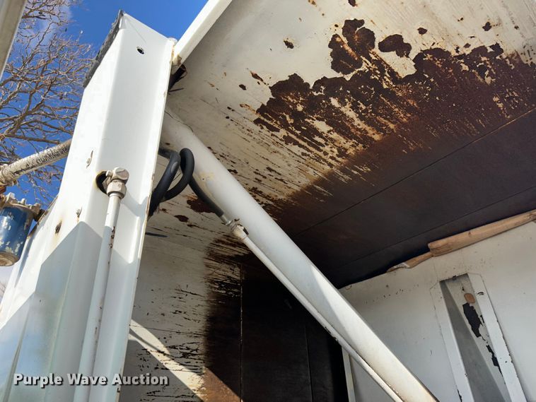 image for item JD9800 1993 Ford L8000  refuse truck