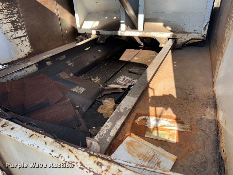 image for item JD9800 1993 Ford L8000  refuse truck