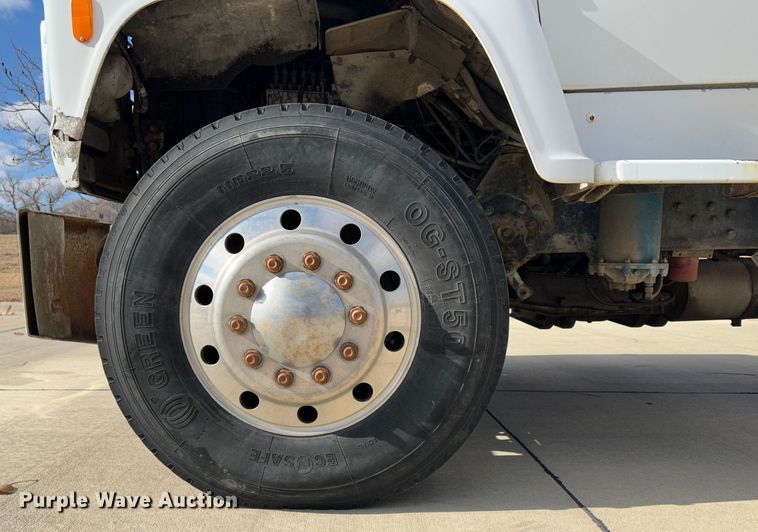 image for item JD9800 1993 Ford L8000  refuse truck