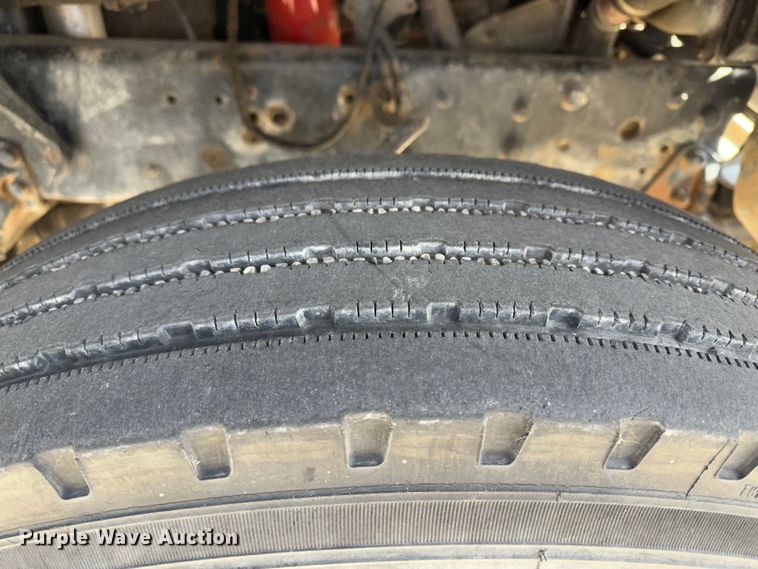 image for item JD9800 1993 Ford L8000  refuse truck