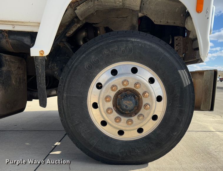 image for item JD9800 1993 Ford L8000  refuse truck