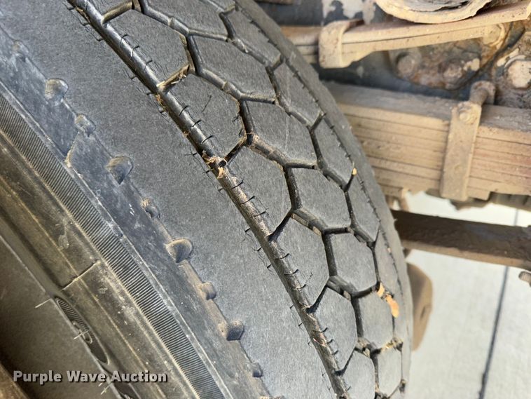 image for item JD9800 1993 Ford L8000  refuse truck