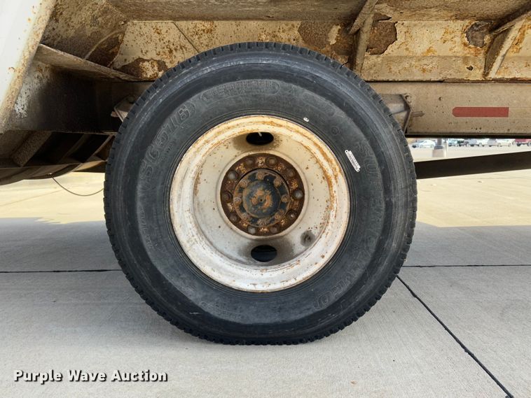 image for item JD9800 1993 Ford L8000  refuse truck