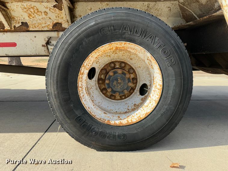 image for item JD9800 1993 Ford L8000  refuse truck