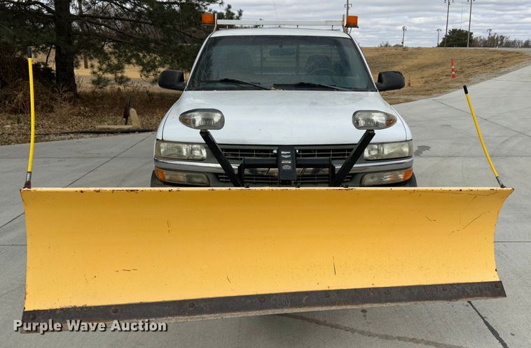 image for item JD9807 2001 Chevrolet Silverado 1500  pickup truck