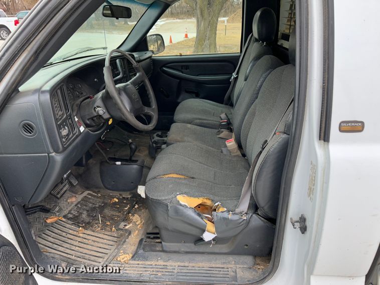 image for item JD9807 2001 Chevrolet Silverado 1500  pickup truck