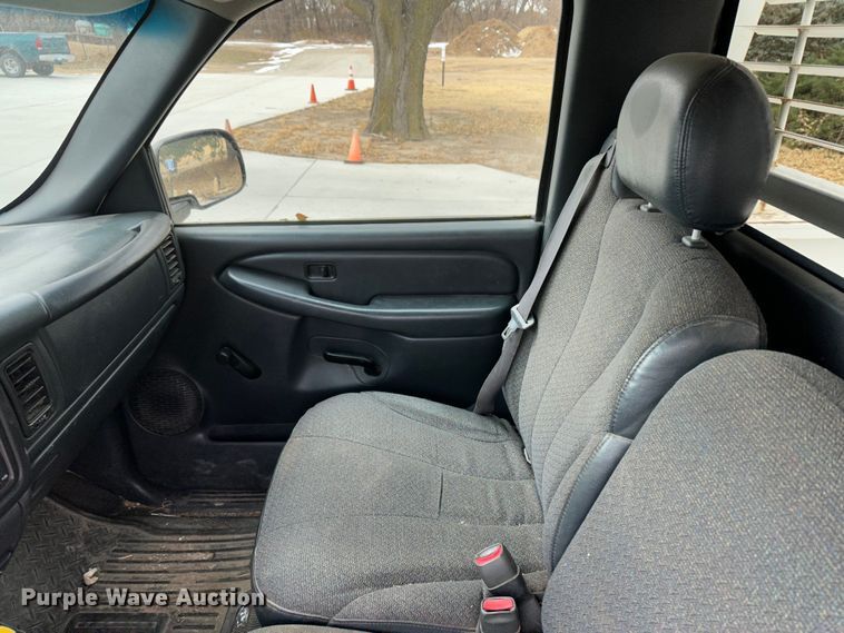 image for item JD9807 2001 Chevrolet Silverado 1500  pickup truck