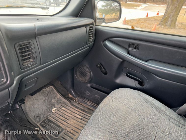 image for item JD9807 2001 Chevrolet Silverado 1500  pickup truck