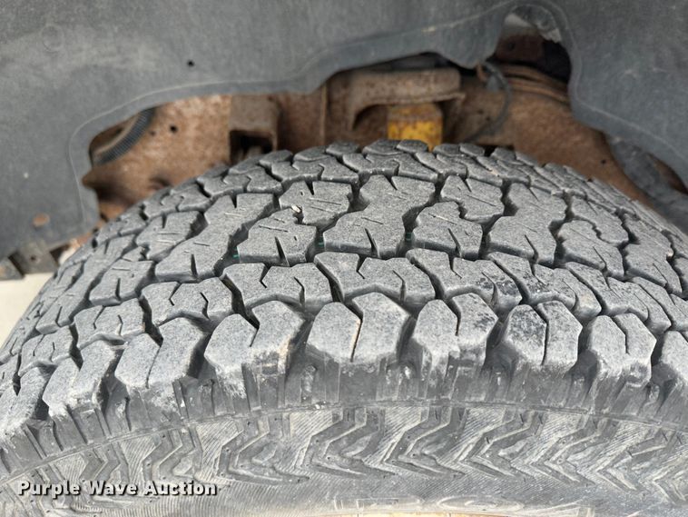 image for item JD9807 2001 Chevrolet Silverado 1500  pickup truck