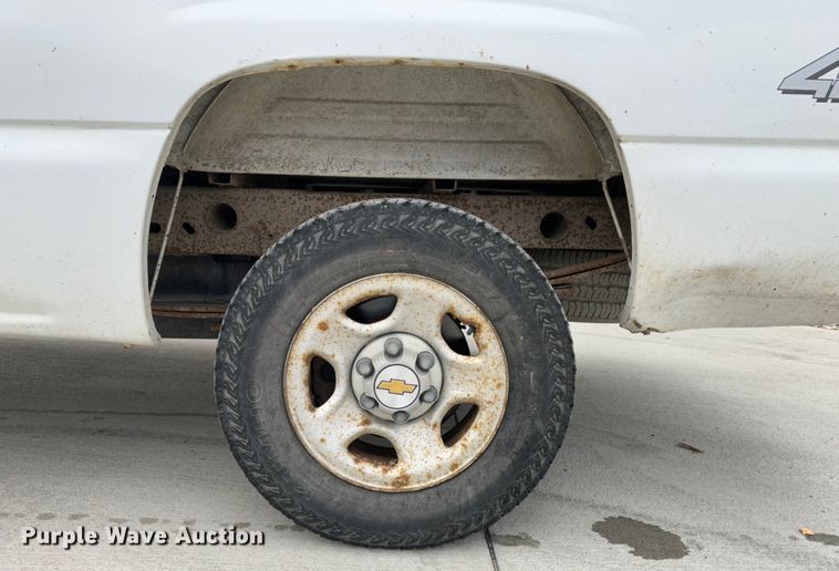 image for item JD9807 2001 Chevrolet Silverado 1500  pickup truck