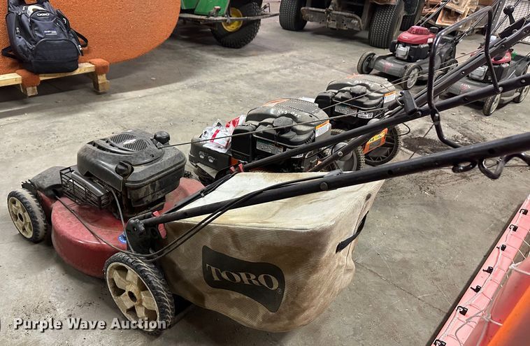 image for item JD9818 Lawn and garden equipment