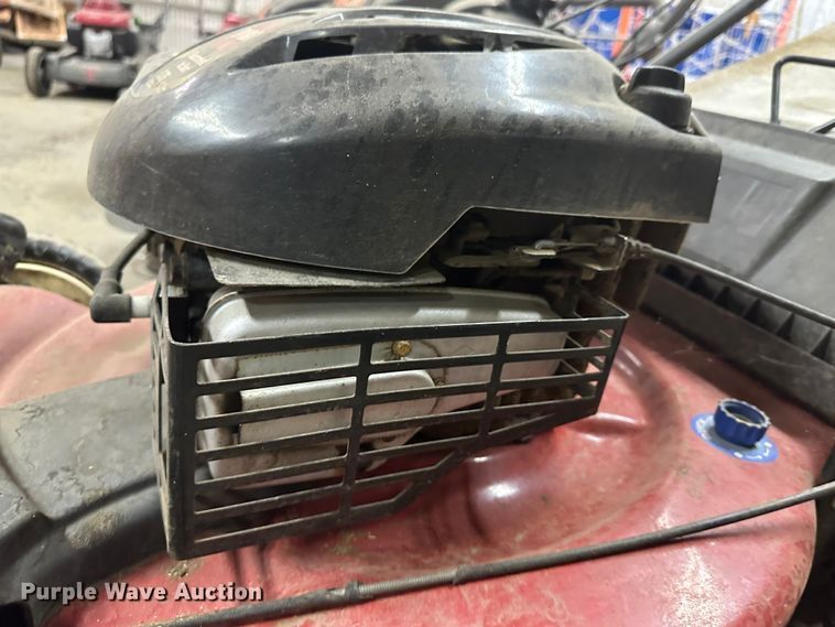 image for item JD9818 Lawn and garden equipment