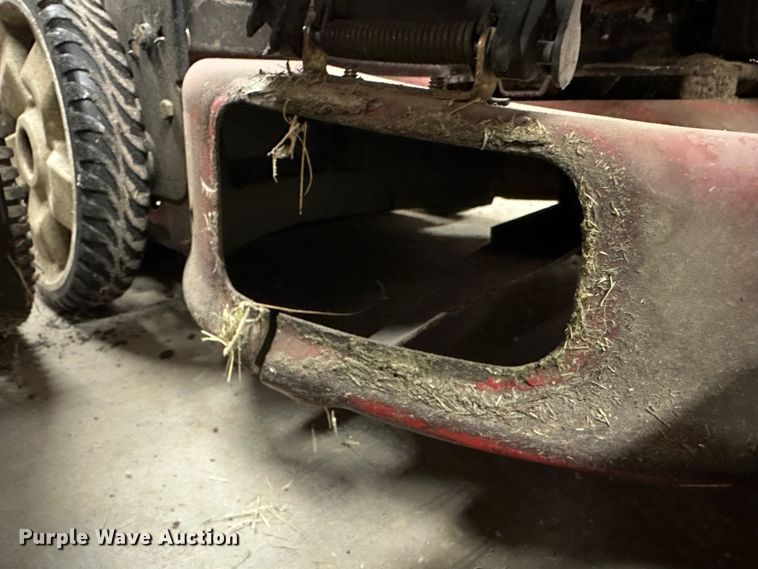 image for item JD9818 Lawn and garden equipment