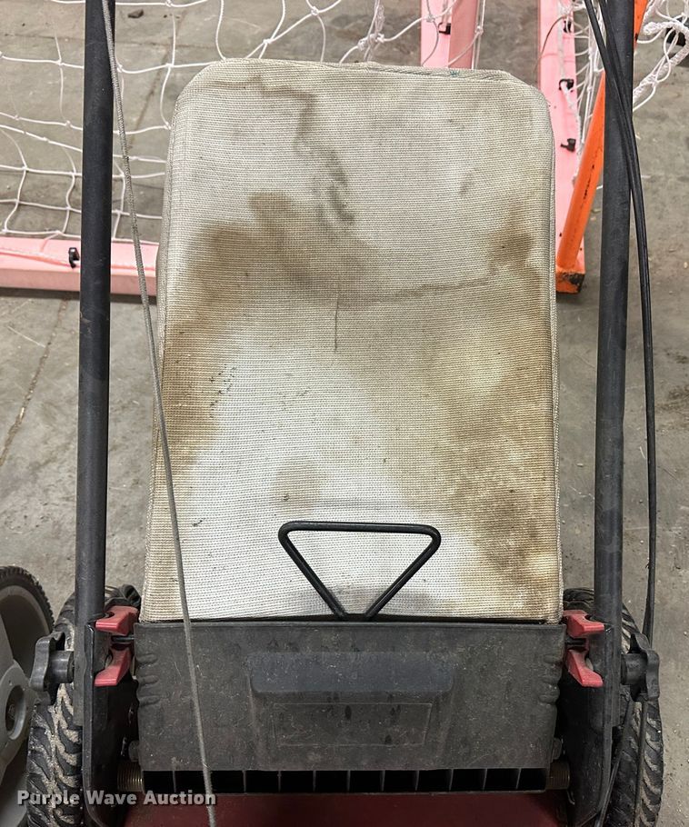 image for item JD9818 Lawn and garden equipment