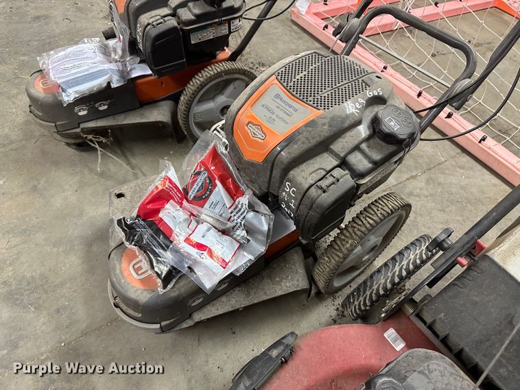 image for item JD9818 Lawn and garden equipment