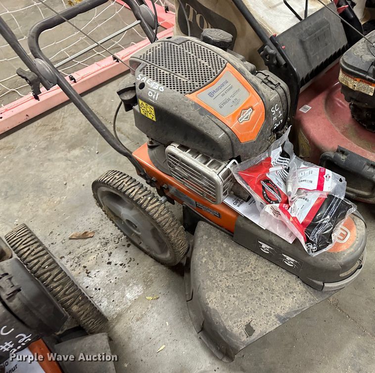 image for item JD9818 Lawn and garden equipment