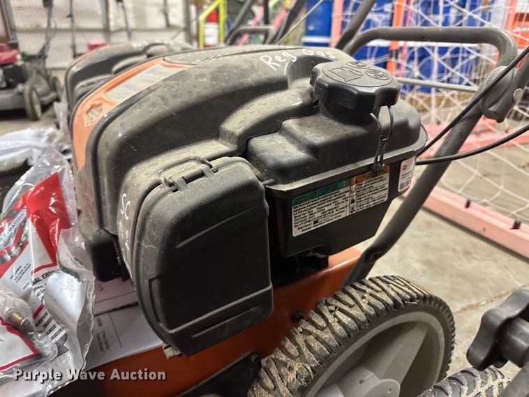 image for item JD9818 Lawn and garden equipment