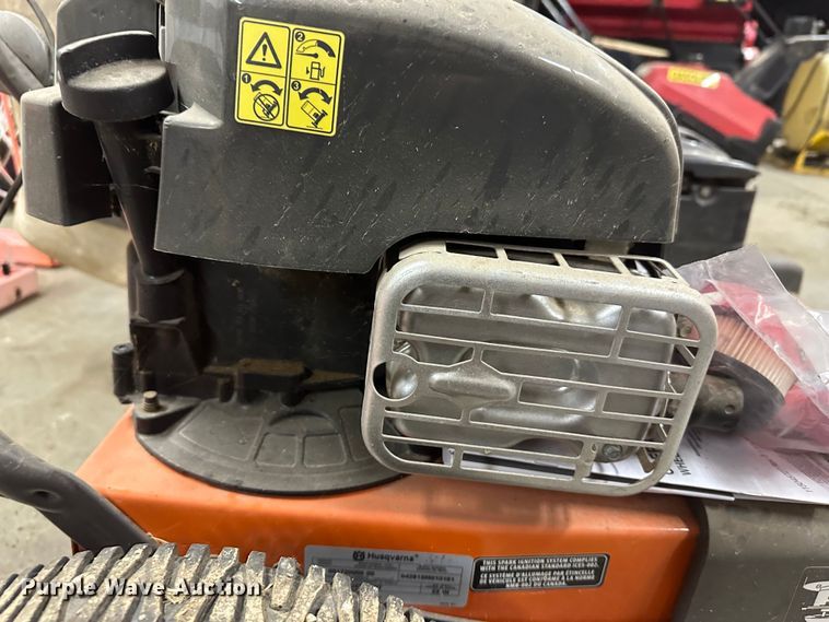 image for item JD9818 Lawn and garden equipment