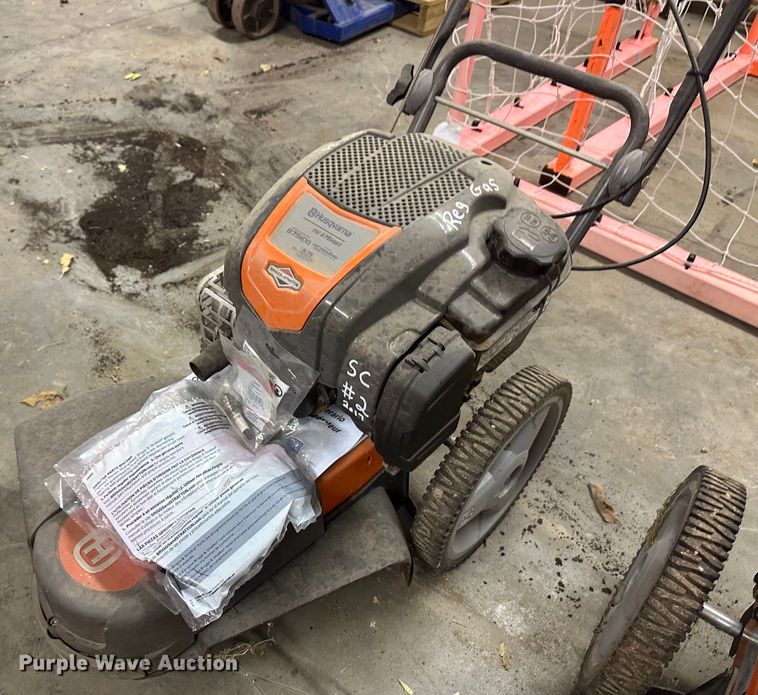 image for item JD9818 Lawn and garden equipment