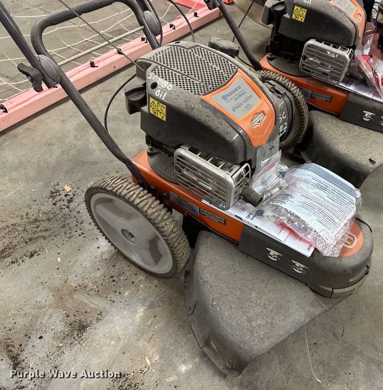 image for item JD9818 Lawn and garden equipment