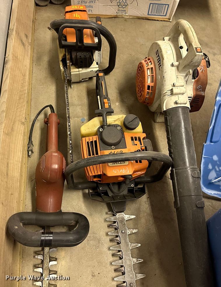 image for item JD9820 Lawn and garden equipment