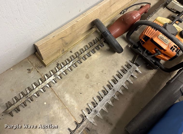 image for item JD9820 Lawn and garden equipment