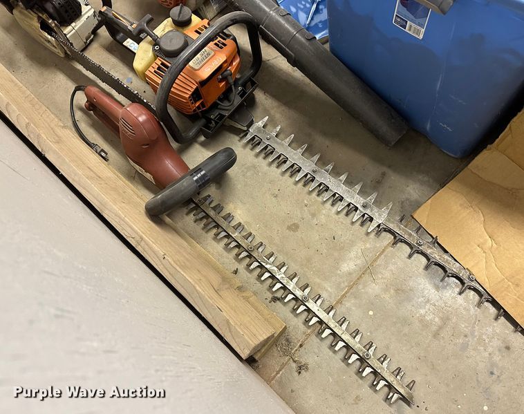 image for item JD9820 Lawn and garden equipment