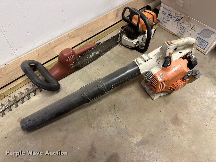 image for item JD9820 Lawn and garden equipment